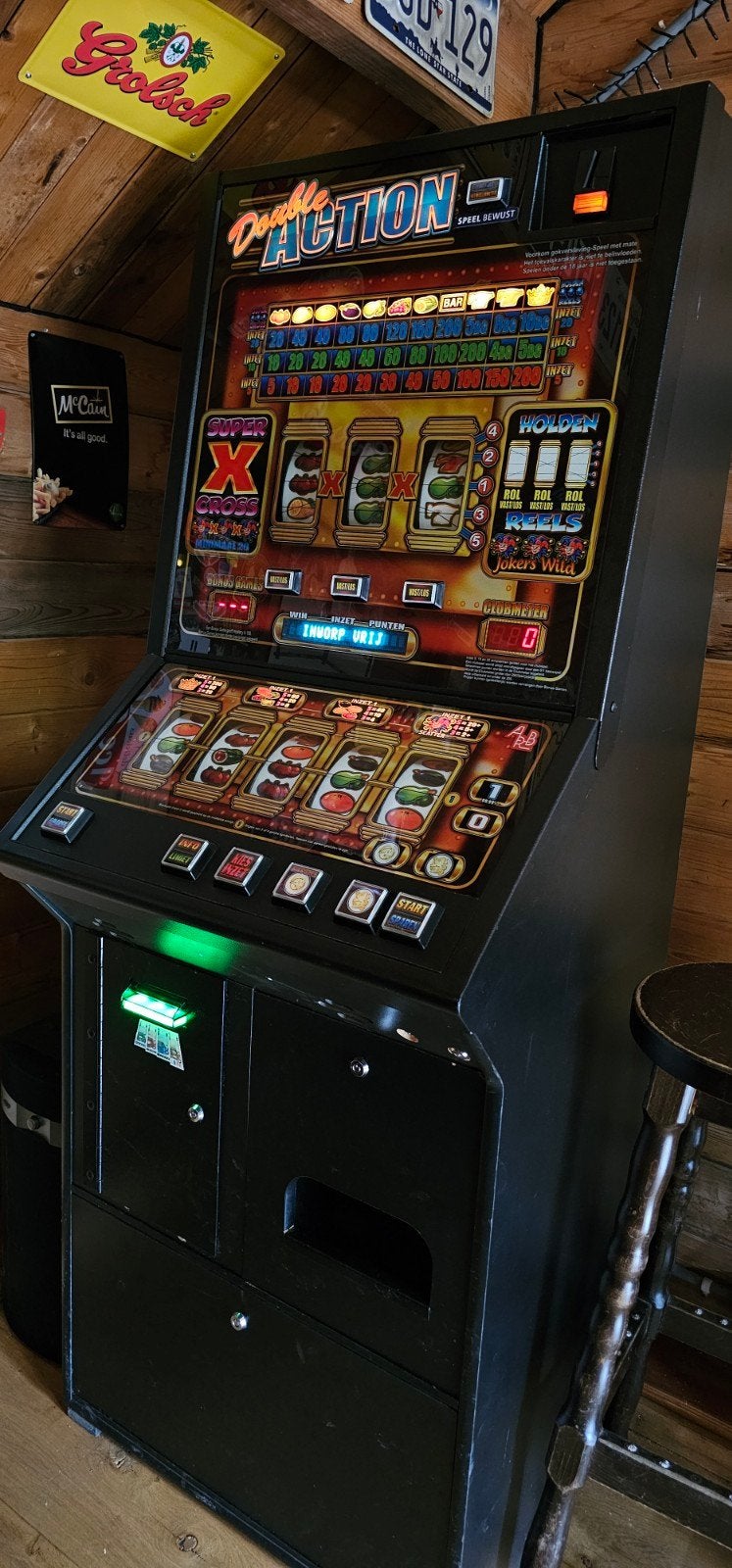 Double action gokkast met NV200 biljet in en uit, Verzamelen, Euro, Ophalen, Gebruikt, Met sleutels
