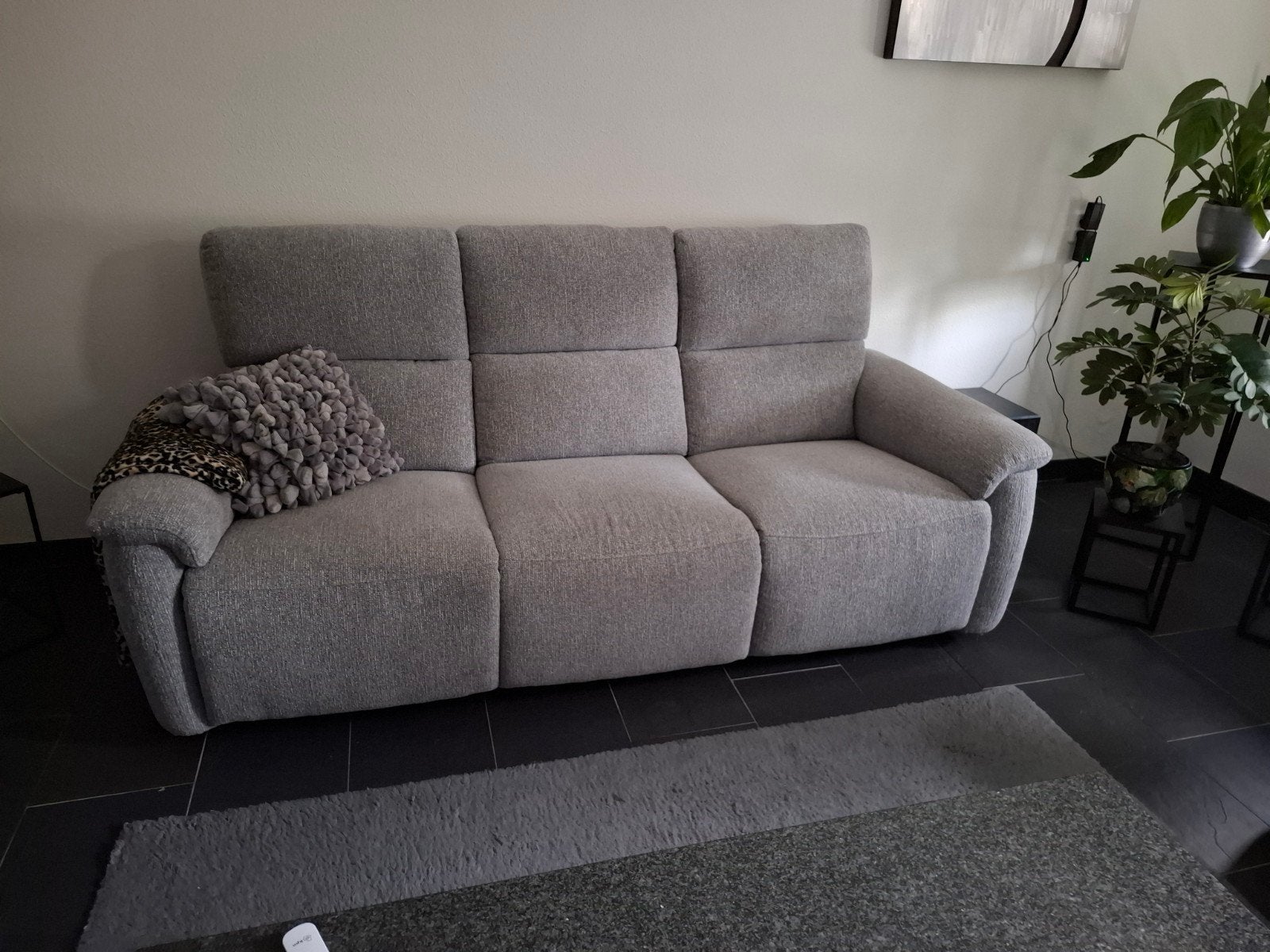 Comfortabele grijze bank met relaxfunctie, Overige maten, 150 tot 200 cm, Ophalen of Verzenden, Zo goed als nieuw