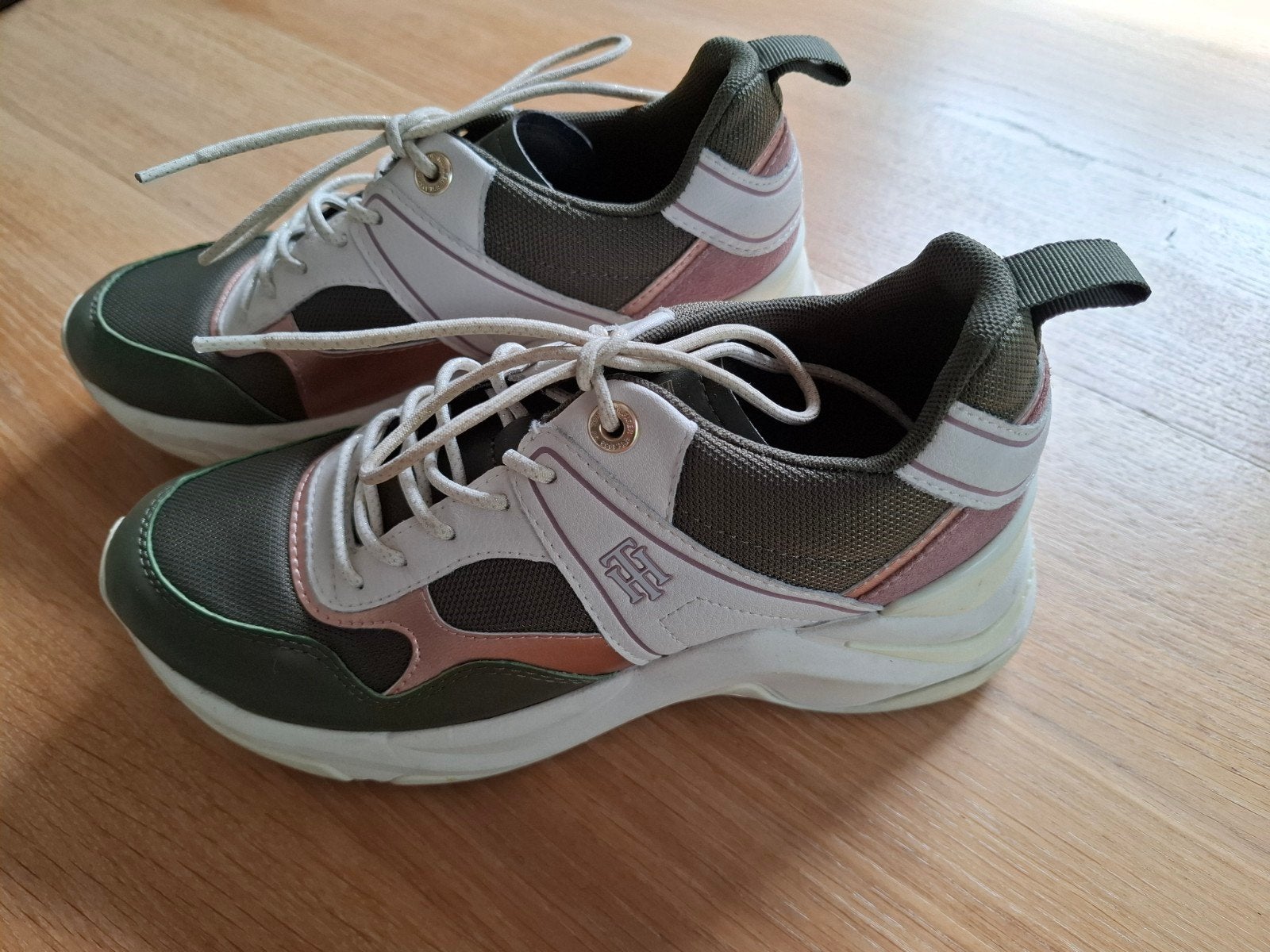 Tommy Hilfiger sneakers, Kleding | Dames, Schoenen, Ophalen of Verzenden, Zo goed als nieuw, Groen, Sneakers of Gympen