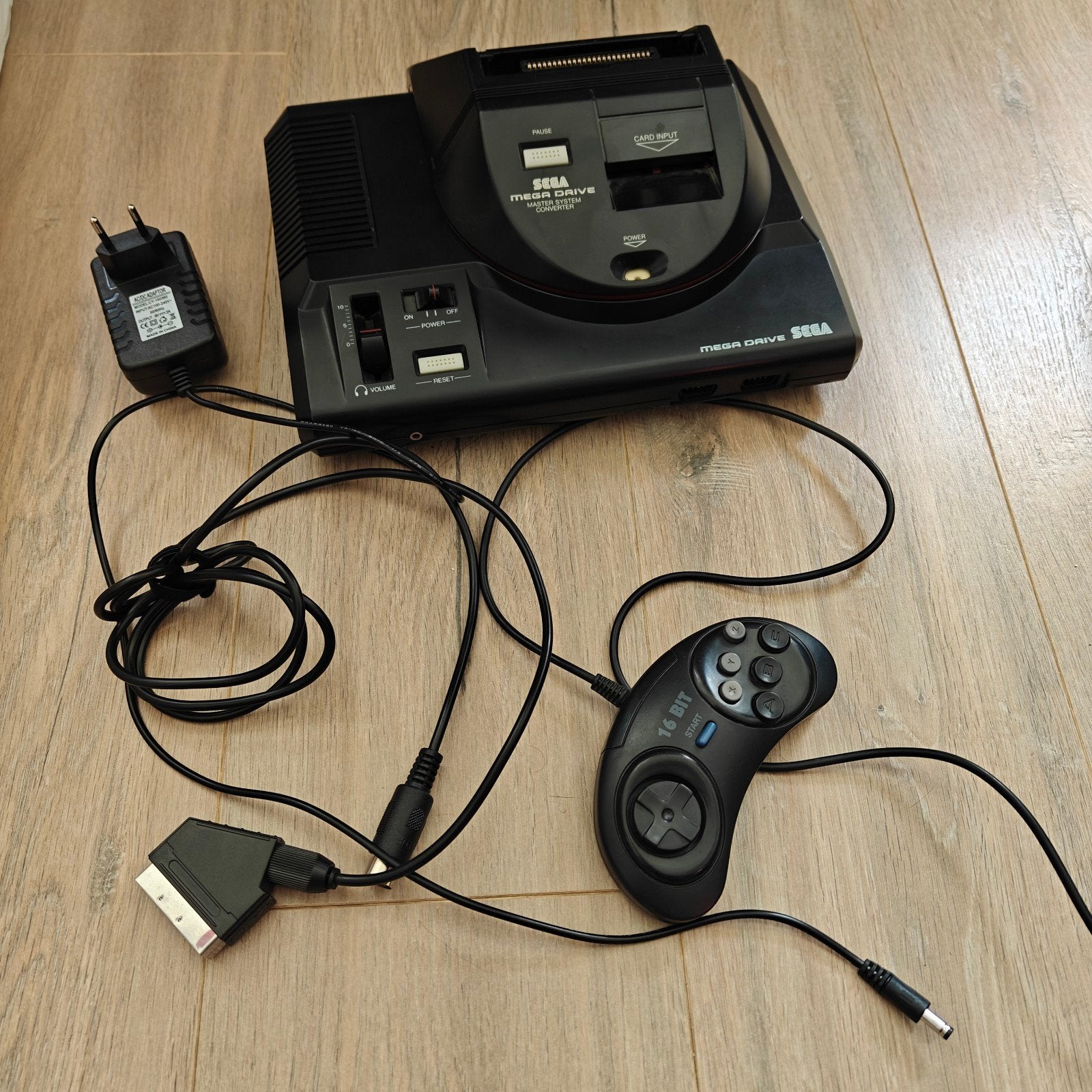 region free mega drive + master system converter, Ophalen of Verzenden, Zo goed als nieuw, Met 1 controller, Mega Drive