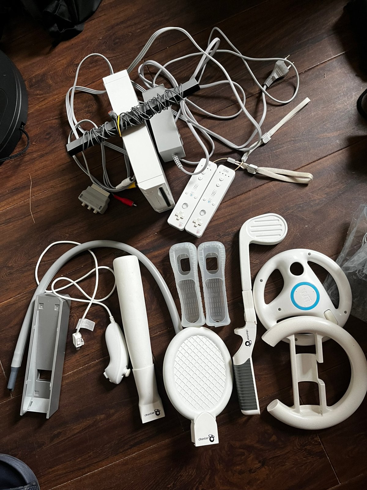 Nintendo Wii console + 2 controllers + extra spullen / games, Ophalen, Gebruikt, Overige genres, 3 spelers of meer