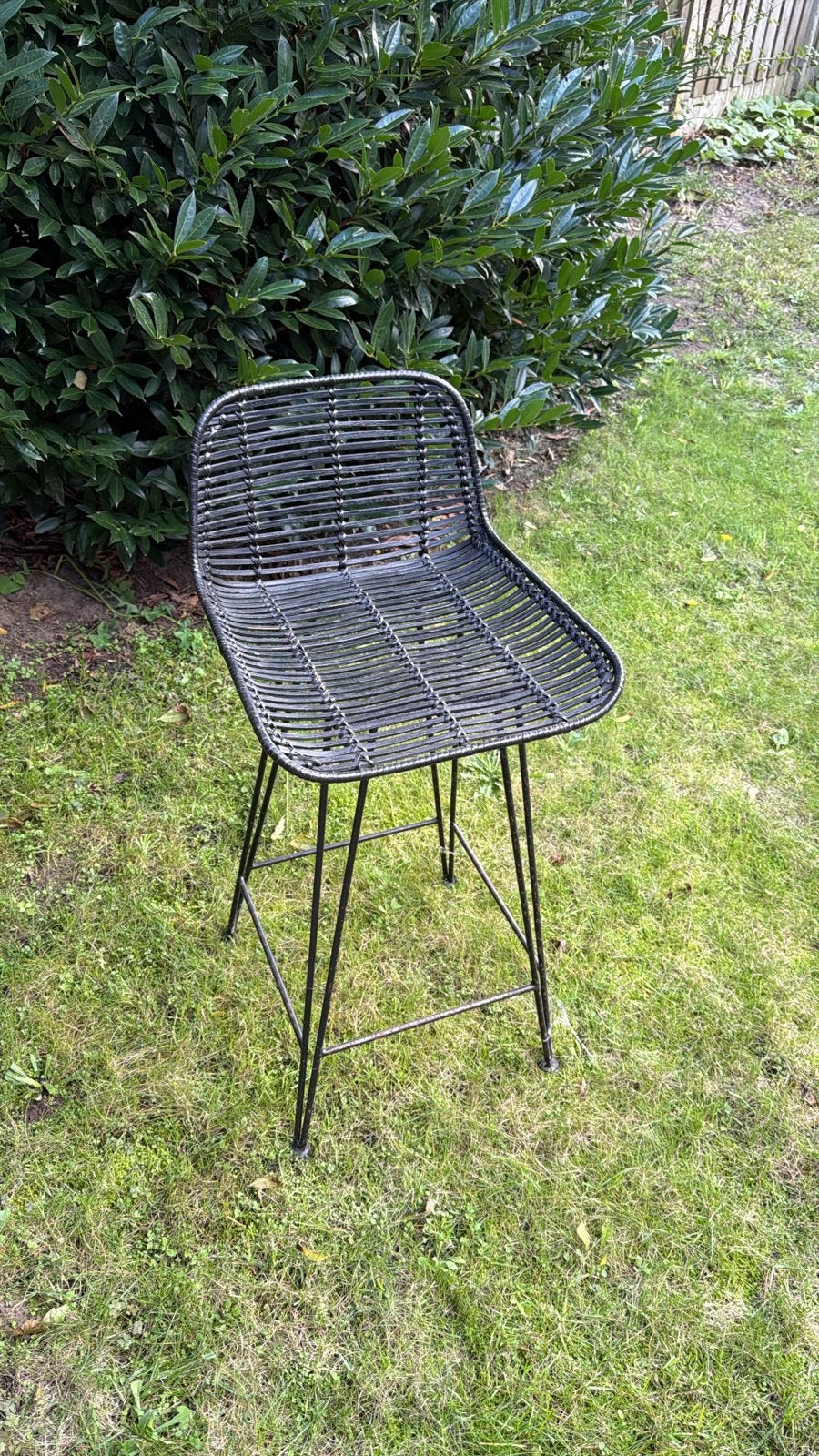 Set van 3 zwarte rotan barkrukken met metalen onderstel, Huis en Inrichting, Ophalen, Gebruikt, 60 tot 90 cm, Metaal