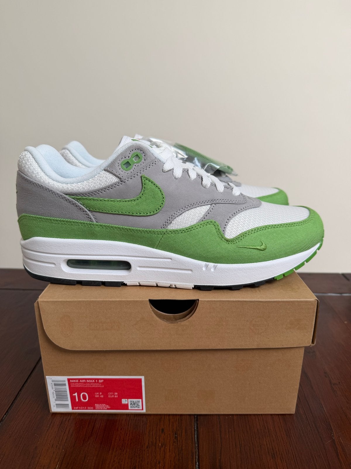Patta x Nike Air Max 1 Chlorophyll Maat 44, Wit, Nieuw, Ophalen of Verzenden, Sneakers of Gympen