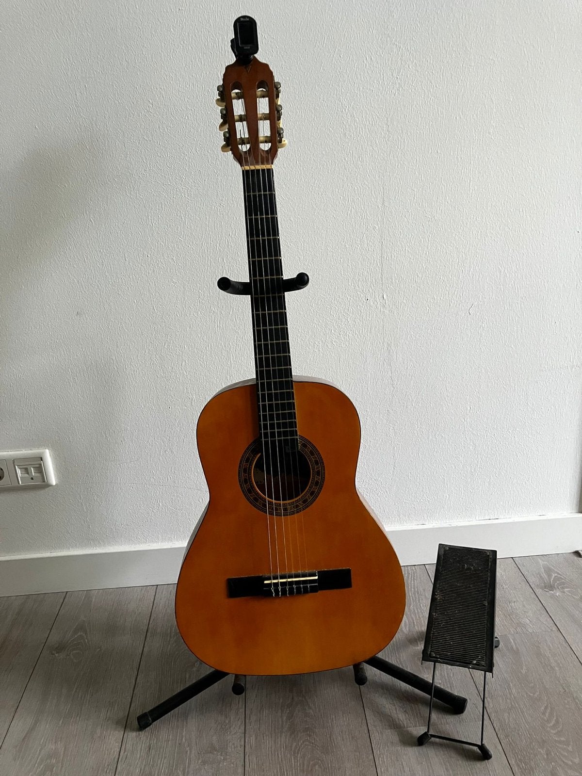 Akkoestische gitaar met standaard en tuner, Ophalen, Gebruikt, Klassieke of Spaanse gitaar