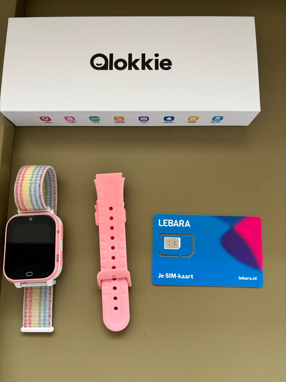 Qlokkie Smartwatch Q21 kinderen - Roze met regenboogband, Sieraden, Tassen en Uiterlijk, Ophalen of Verzenden, Zo goed als nieuw