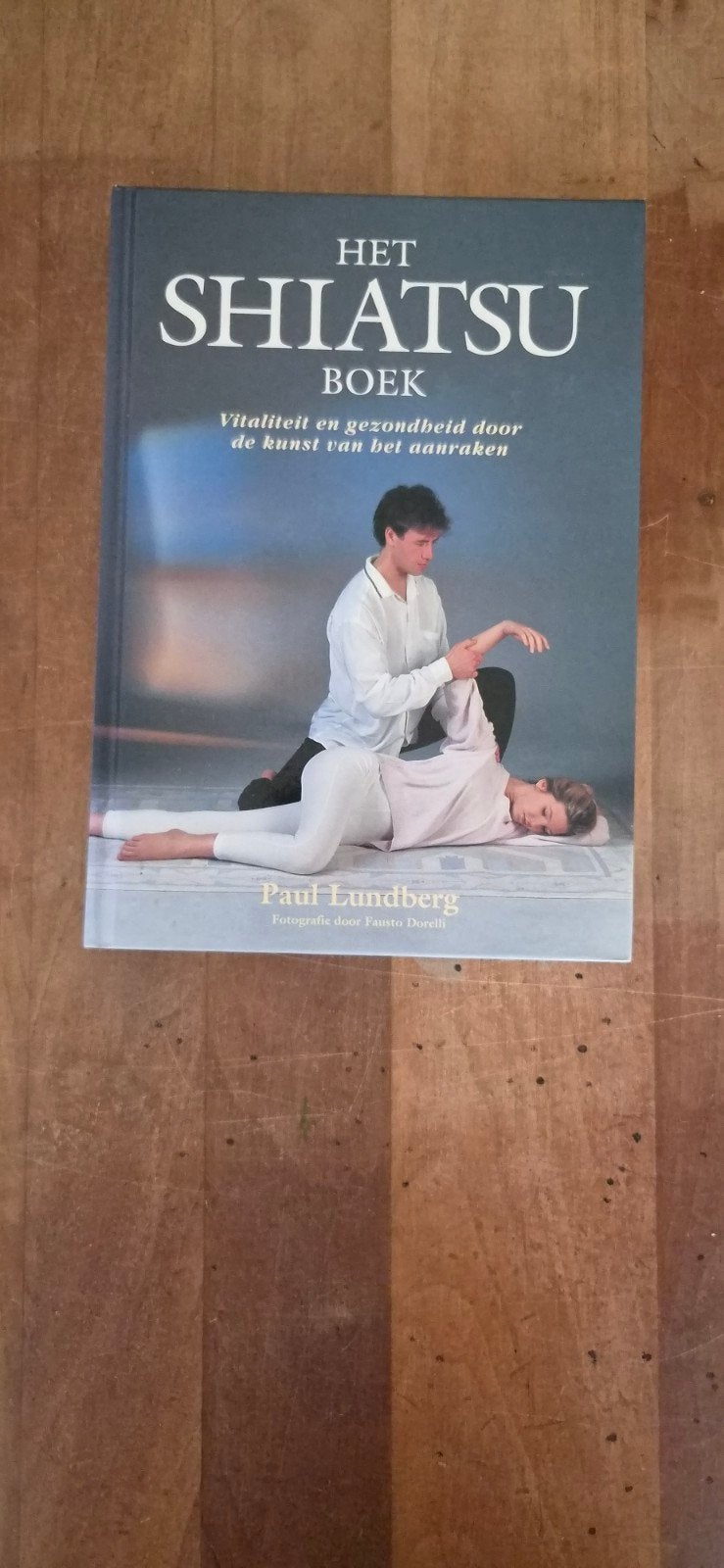 Het Shiatsu Boek: Vitaliteit en gezondheid door aanraking, Ophalen of Verzenden