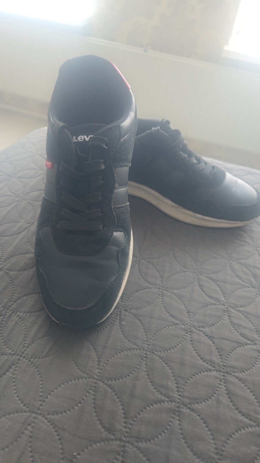 Levi's sneakers zwart rood maat 38, Gebruikt, Sportschoenen, Ophalen of Verzenden, Levi's