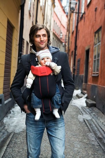 BabyBjörn Carrier Active Zwart/Rood incl wintercape en slab, Buik of Rug, Ophalen of Verzenden, Zo goed als nieuw, Baby Björn