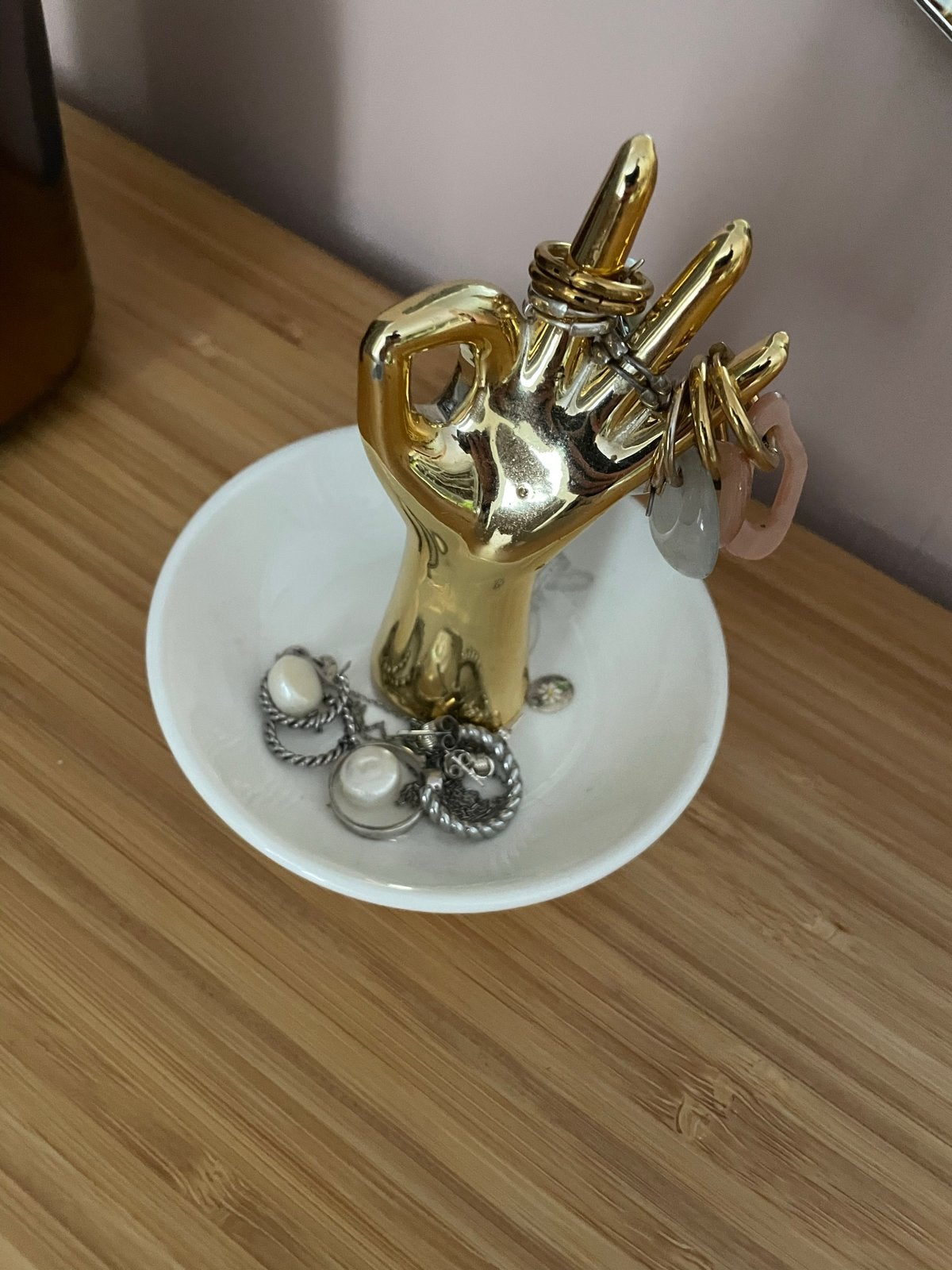 Gouden sieradenrekje in handvorm met schaaltje, Ophalen of Verzenden, Zo goed als nieuw
