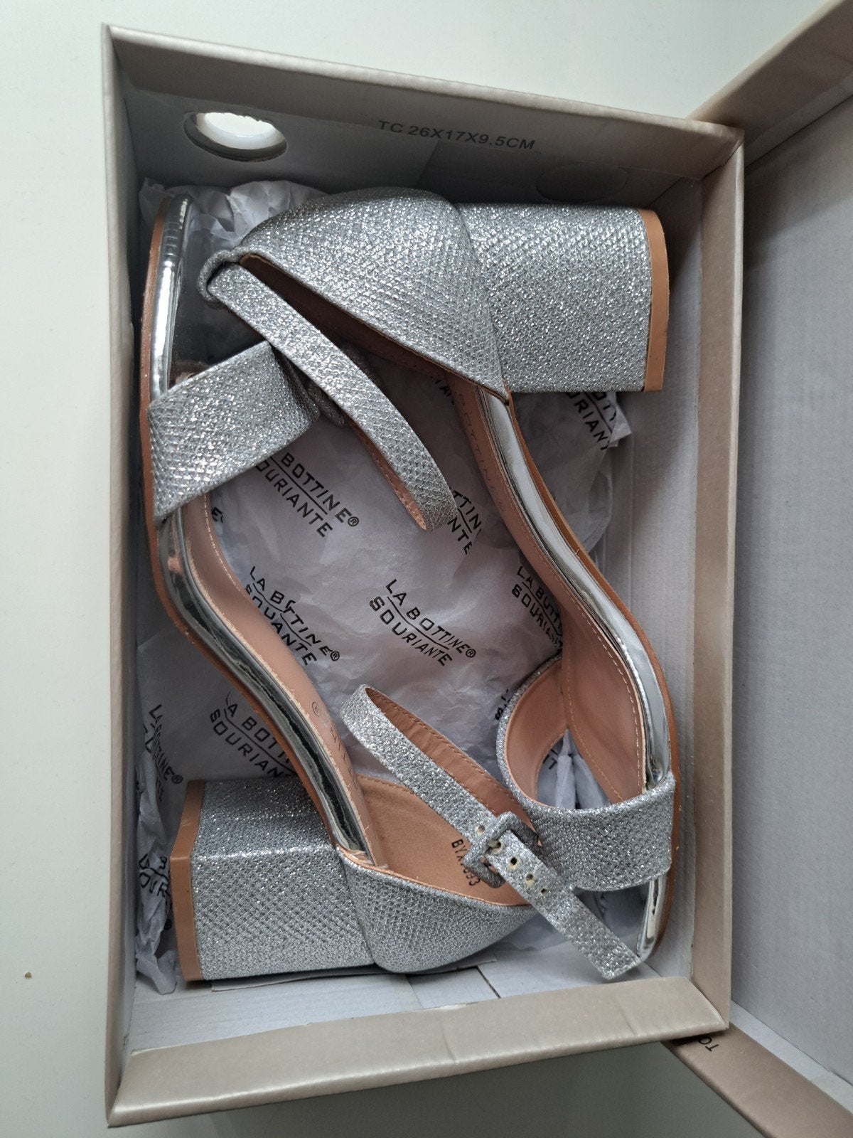 Zilveren glitter sandalen met blokhak - Zo goed als nieuw, Kleding | Dames, Zo goed als nieuw, Overige kleuren, La Bottine Souriante