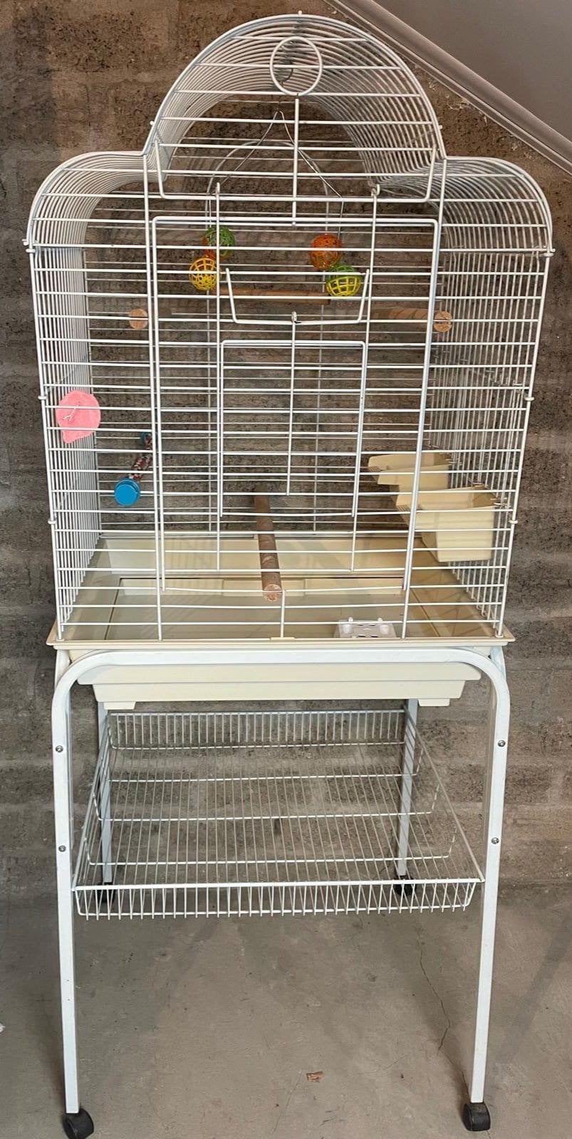 Grote vogelkooi met benodigdheden op staandaard met wieltjes, Ophalen, Metaal, Vogelkooi
