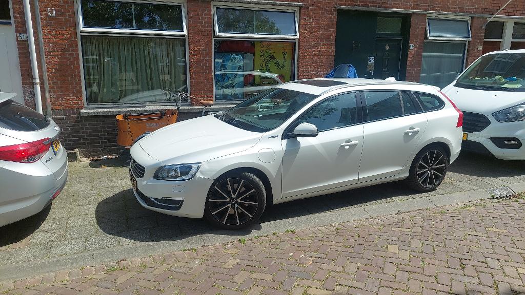 Volvo V60 D5  231pk  Plug Hybrid [met storingscode], Auto's, Volvo, Particulier, V60, 4x4, ABS, Achteruitrijcamera, Adaptieve lichten