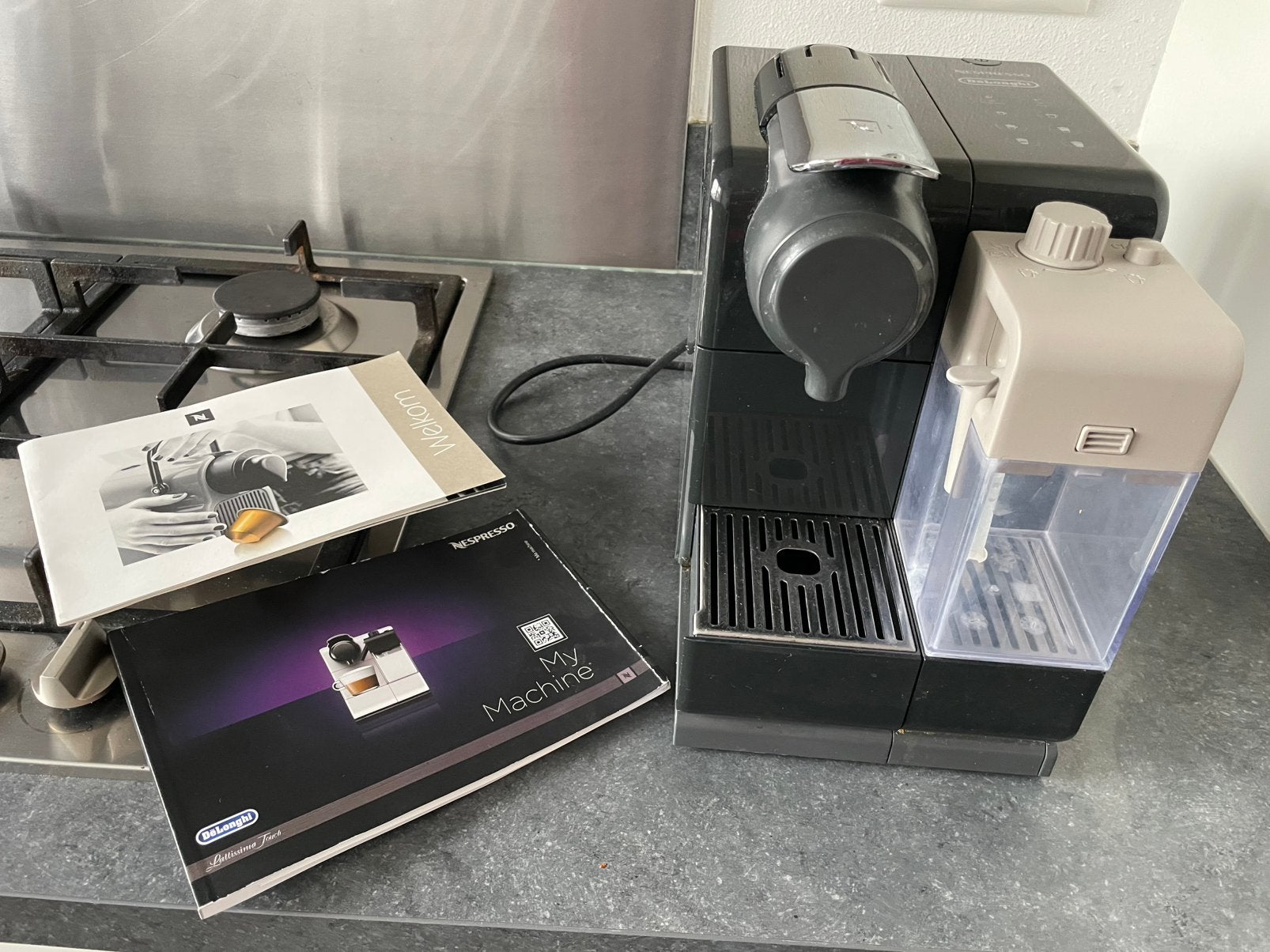 Nespresso DeLonghi lattissima touch, Witgoed en Apparatuur, Koffiezetapparaten, Ophalen, Zo goed als nieuw, Espresso apparaat
