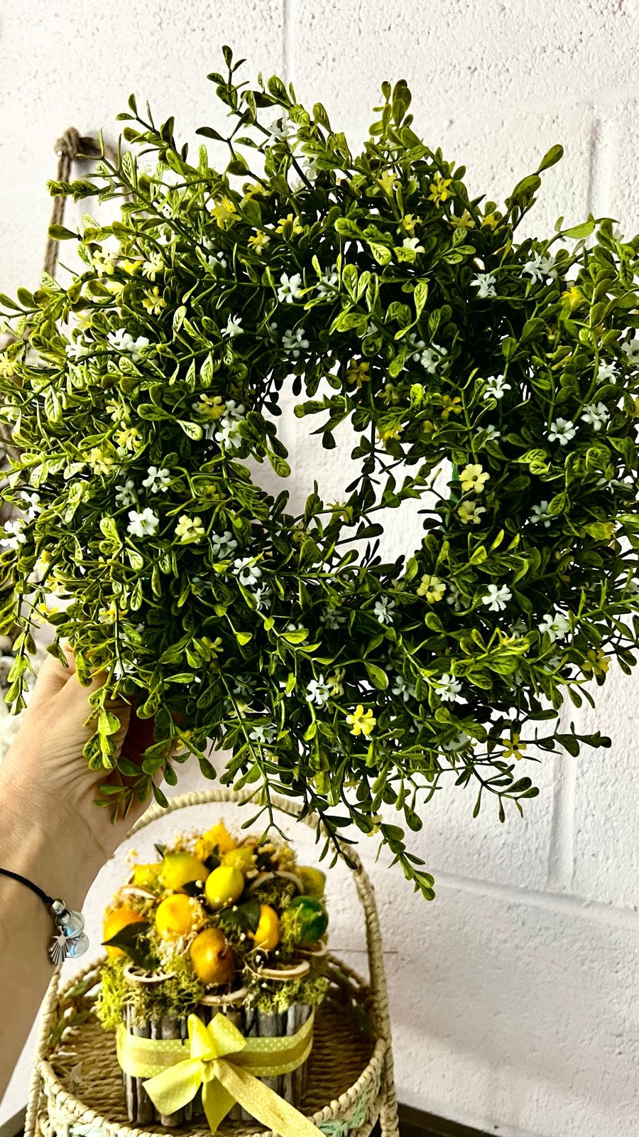 Decoratieve Groene Krans met Kleine Bloemetjes, Groen, Nieuw, Kunststof, Ophalen of Verzenden