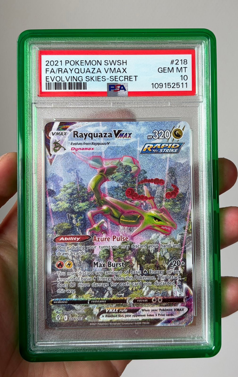 Rayquaza VMAX 218/203 PSA 10, Hobby en Vrije tijd, Verzamelkaartspellen | Pokémon, Ophalen of Verzenden, Zo goed als nieuw