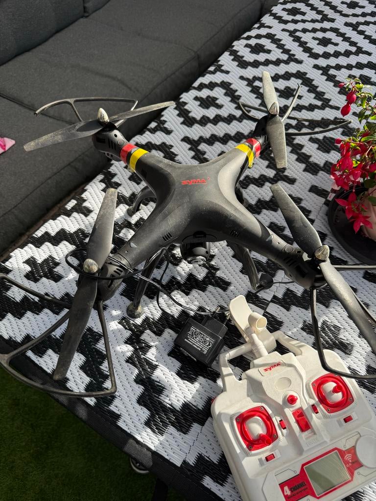 Syma drone, slechts twee keer gebruikt, Gebruikt, Basiskwaliteit, Syma, Speelgoeddrone