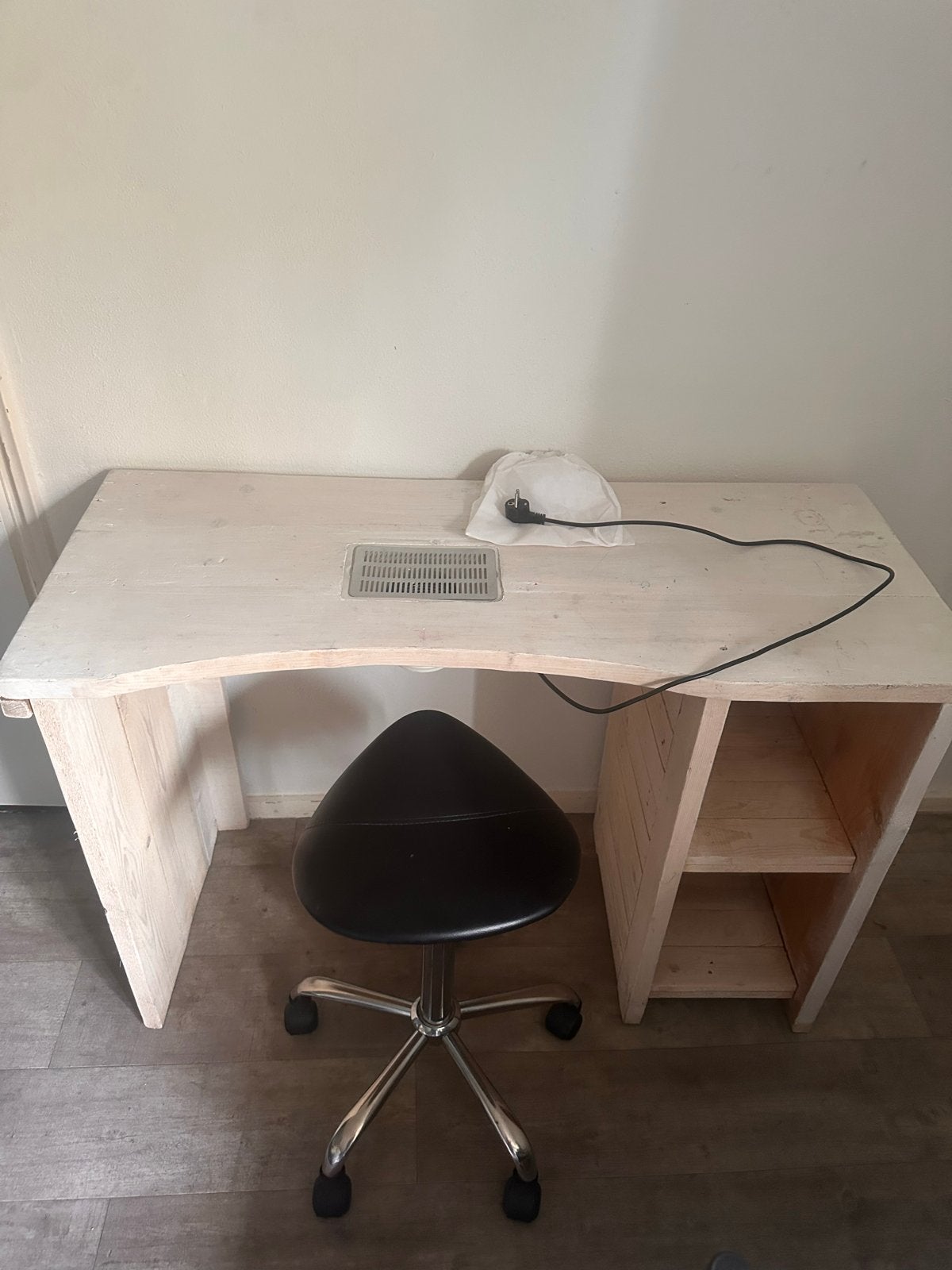 nageltafel met afzuiging en opbergruimte en verstelbare kruk, Ophalen, Gebruikt, Hout, Overige merken