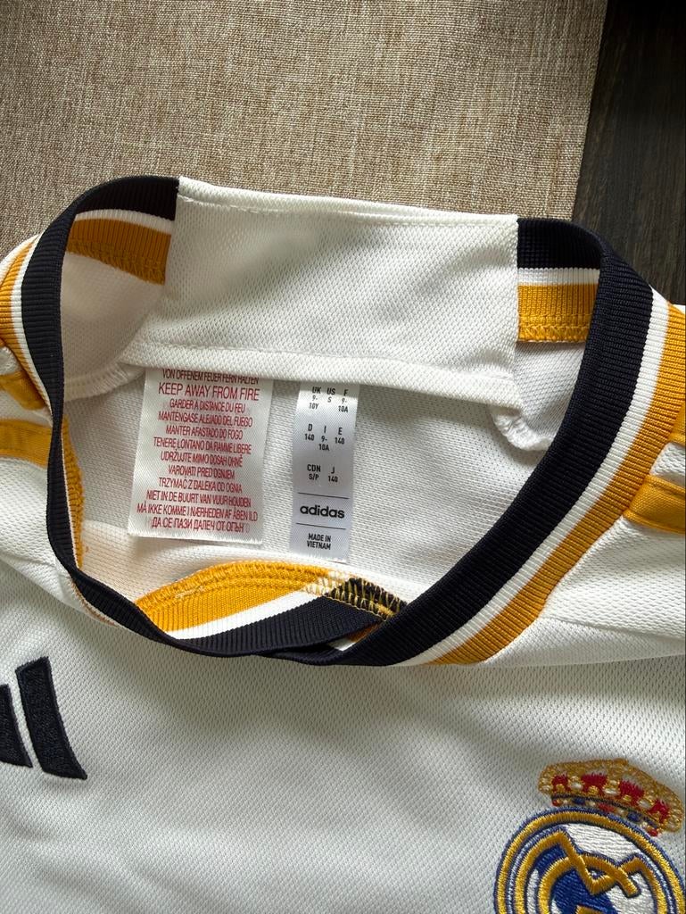 Real Madrid Thuisshirt en broekje  - Maat 140, Ophalen of Verzenden, Zo goed als nieuw, Jongen