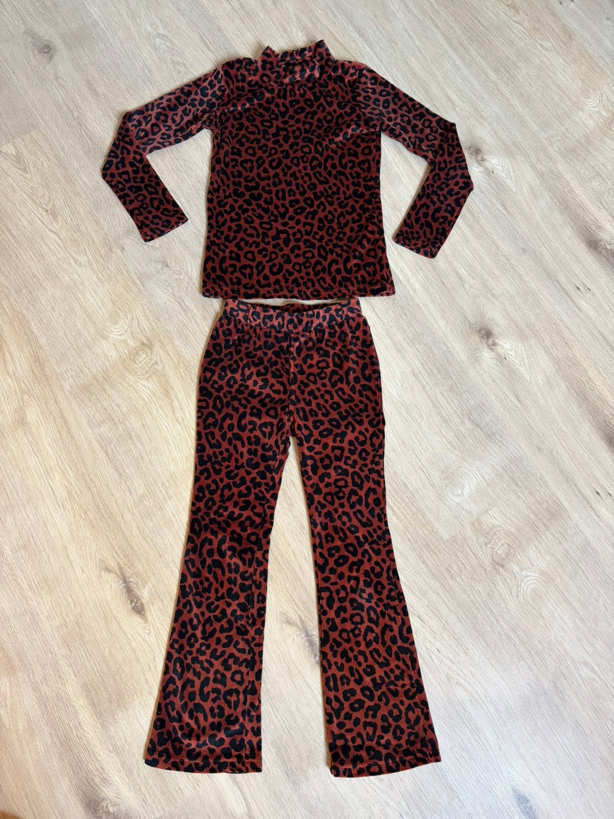 Zacht outfit panterprint meisje maat 122/128, Kinderen en Baby's, Ophalen of Verzenden, Zo goed als nieuw, Meisje, Jurk of Rok