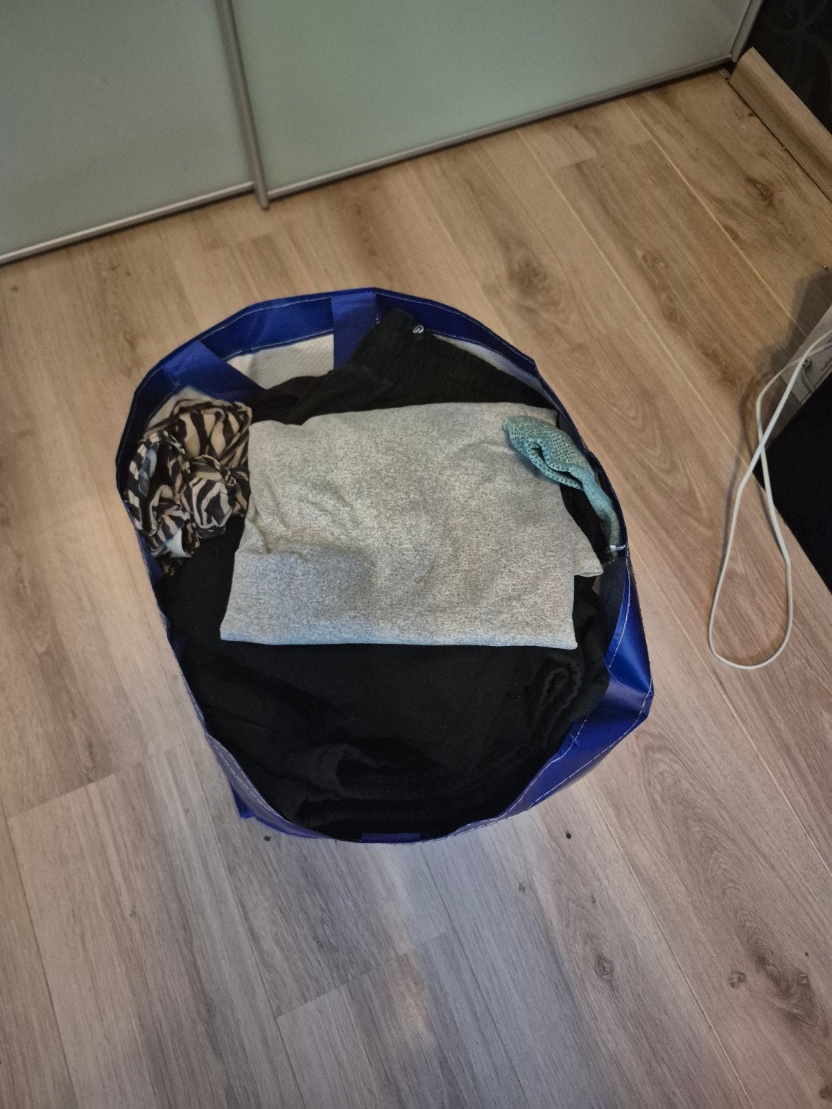 grote tas vol met kleding, Ophalen, Zo goed als nieuw
