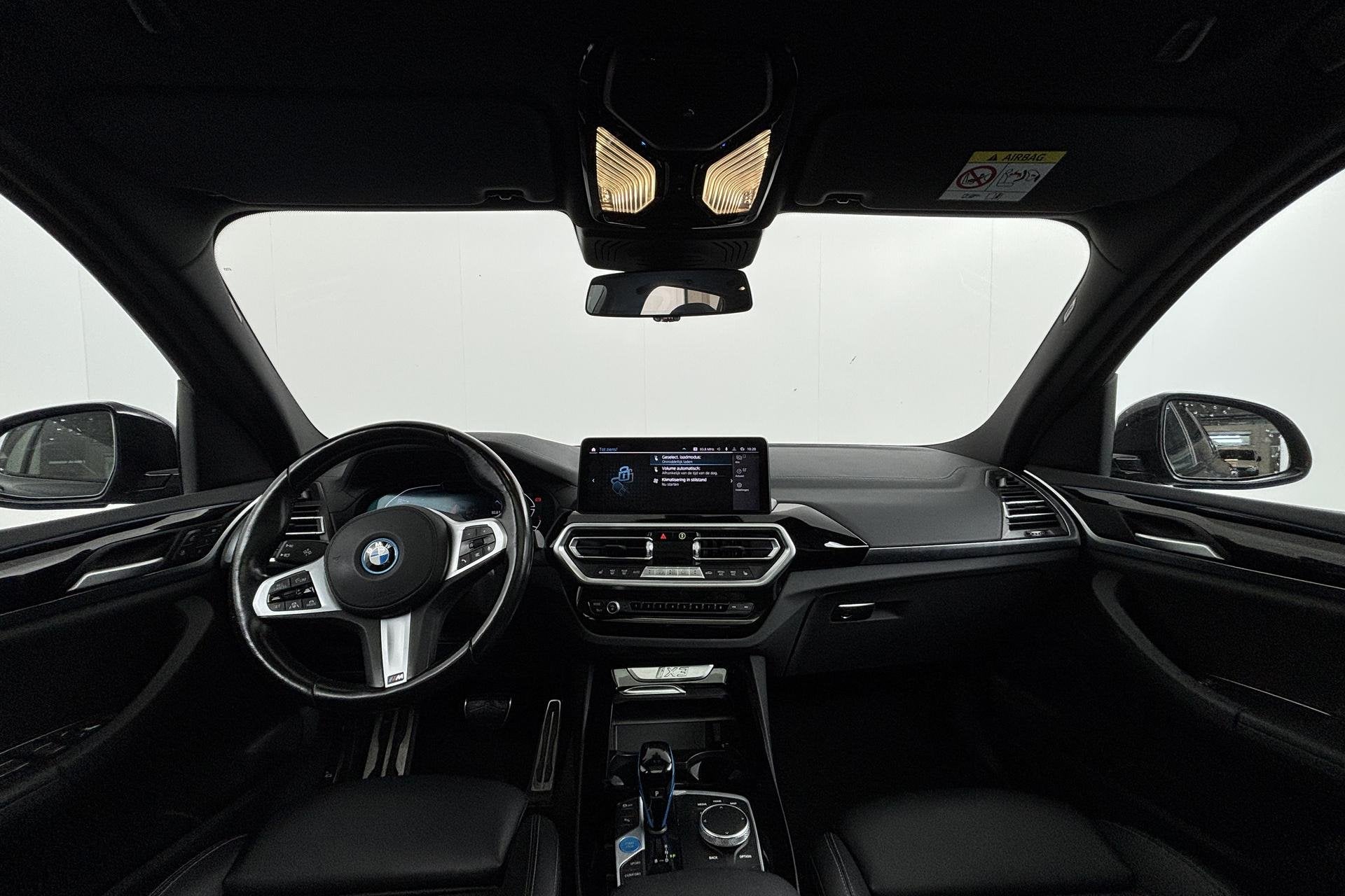 Foto 2 van BMW iX3 Executive 80 kWh Elektrisch rijden met stijl en een