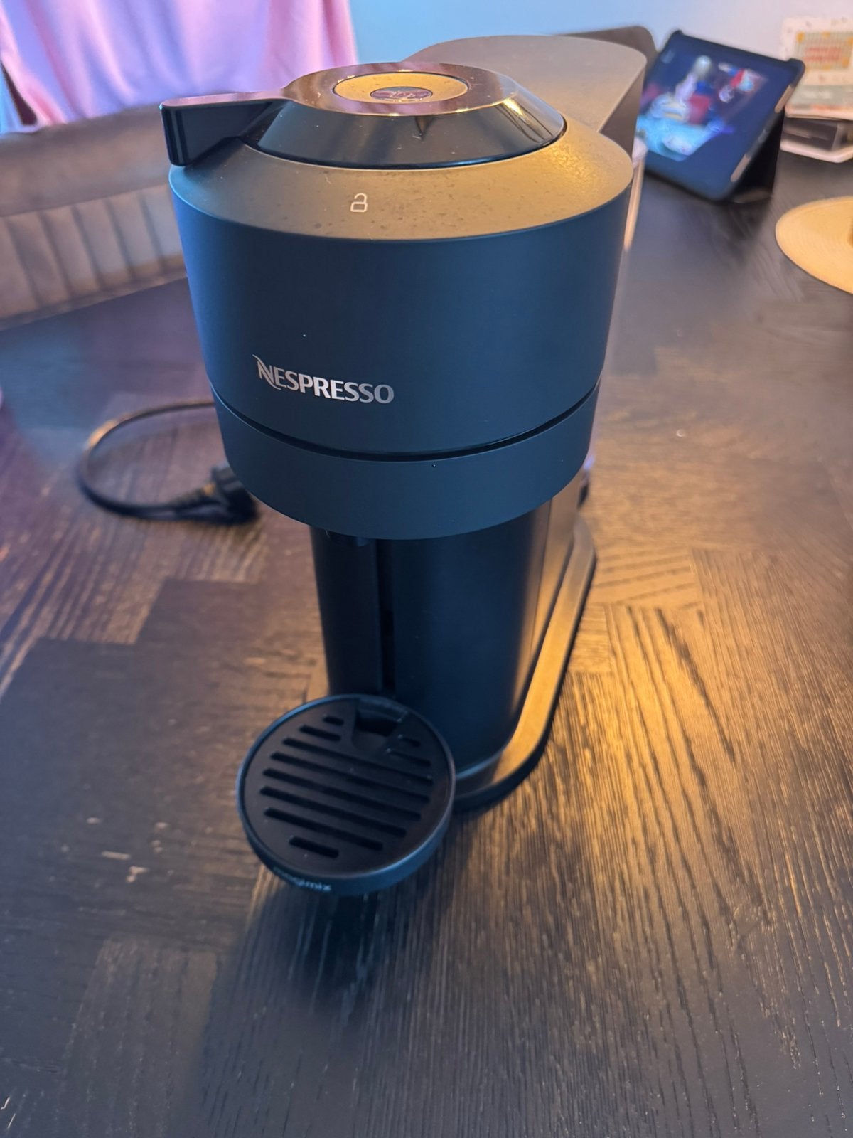 Nespresso Vertuo – Zwart – Zo goed als nieuw, Ophalen of Verzenden, Zo goed als nieuw, Koffiemachine