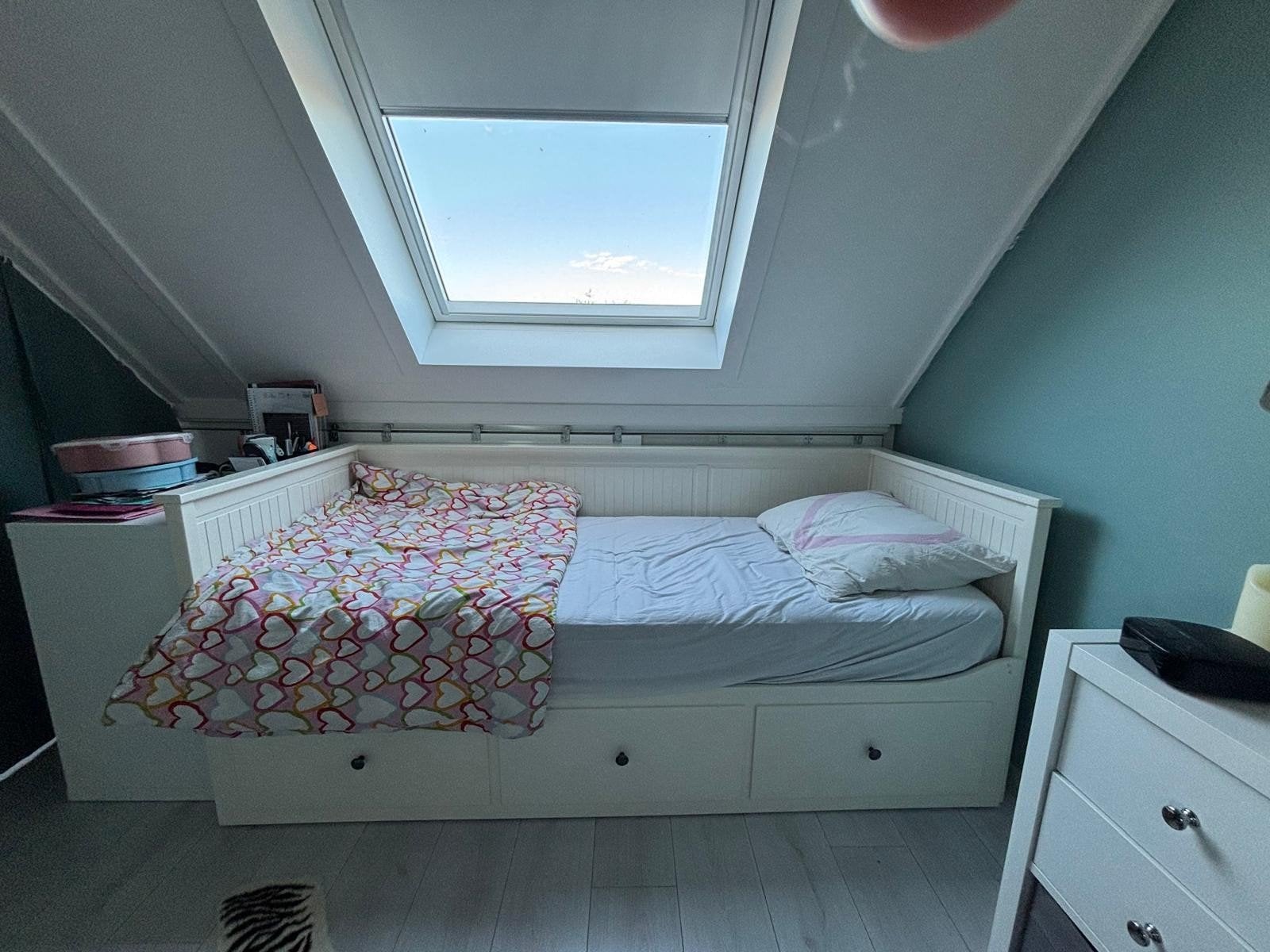 Mooi en handig 1 persoons bed met logeer lade en vakken., Huis en Inrichting, Ophalen, Gebruikt, 90 cm, Eenpersoons