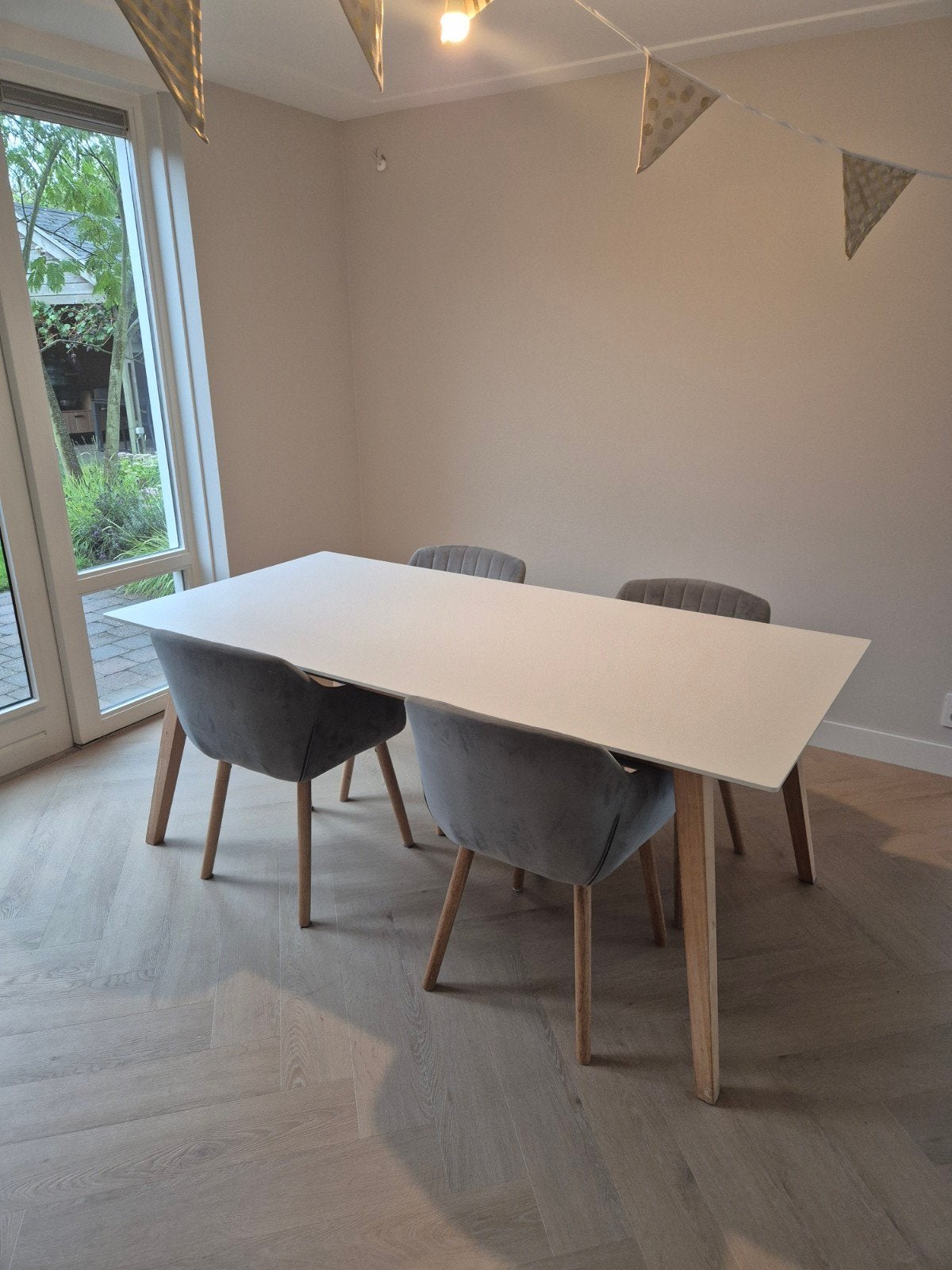 Eettafel wit met houten poten (gratis tafel), Gebruikt, Overige materialen, 150 tot 200 cm, Modern