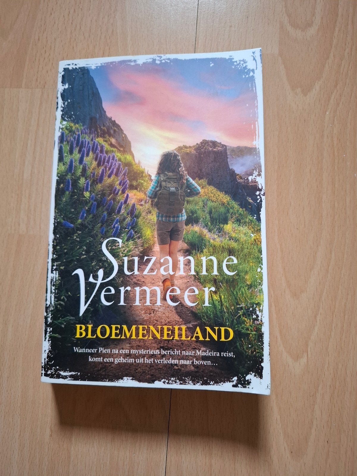 Suzanne Vermeer Bloemeneiland, Ophalen of Verzenden, Zo goed als nieuw