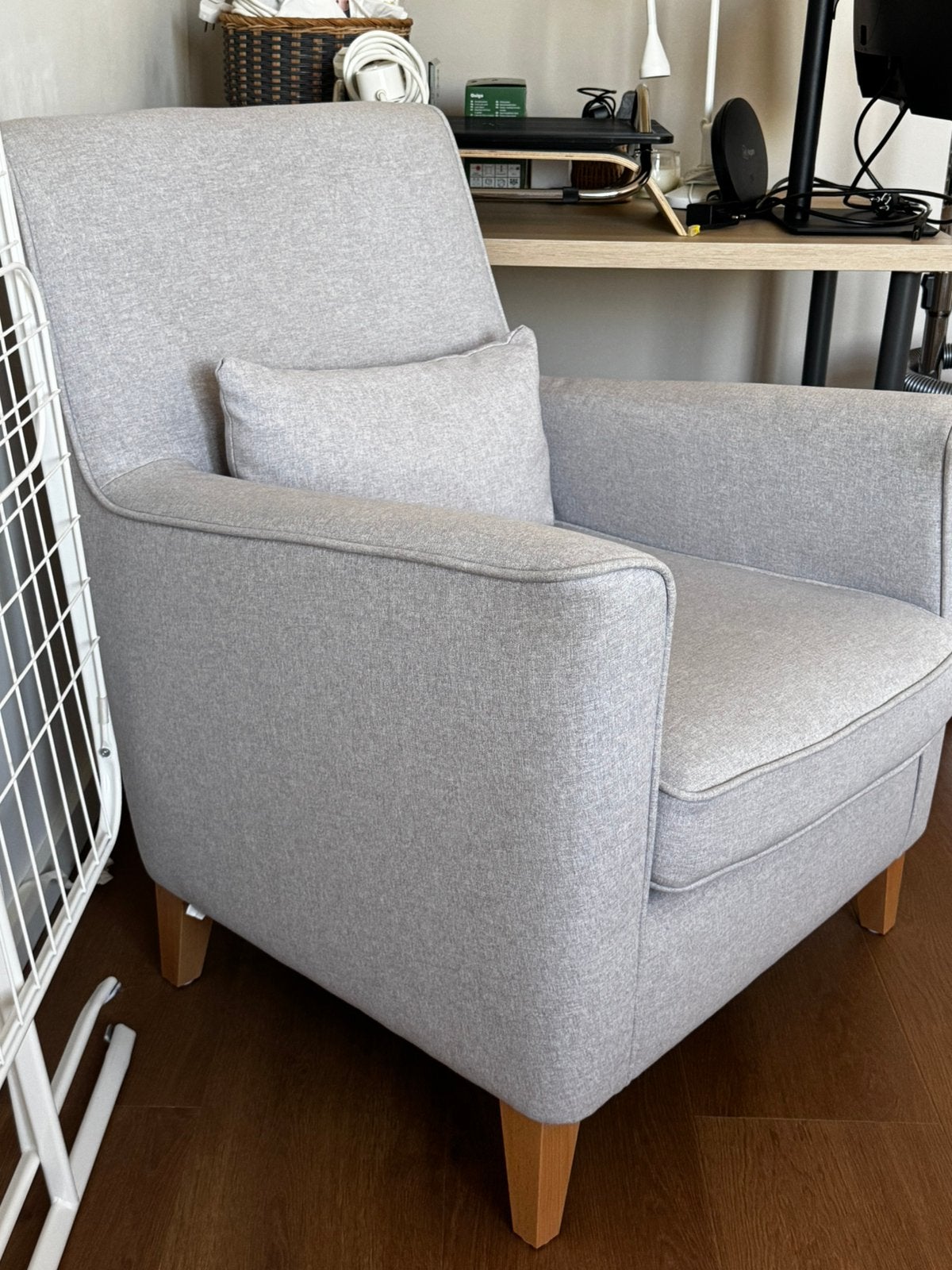 Comfortable Light-Grey Armchair - GLAM / KAVE, Ophalen, Zo goed als nieuw
