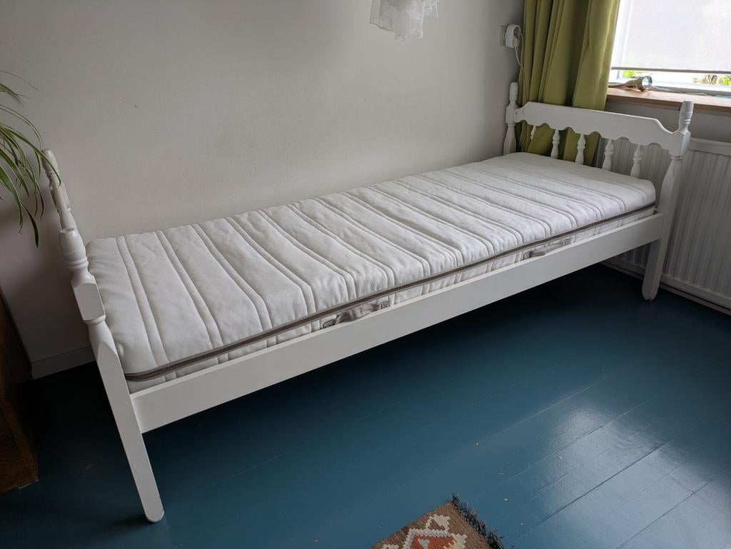 Wit bed (80x200 cm) incl ikea malvik matras, Ophalen, Gebruikt, Eenpersoons, Wit