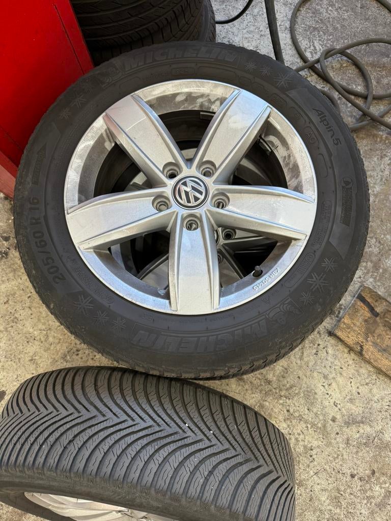 Volkswagen 16″ Chester velg met Michelin Alpin 5 205/60 R16, 16 inch, Band(en), 205 mm, Winterbanden