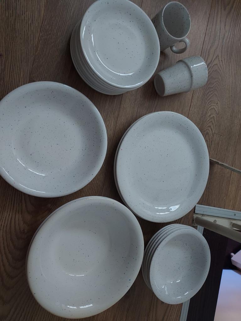 Hema confetti servies, Ophalen of Verzenden, Zo goed als nieuw, Bord(en), Overige stijlen