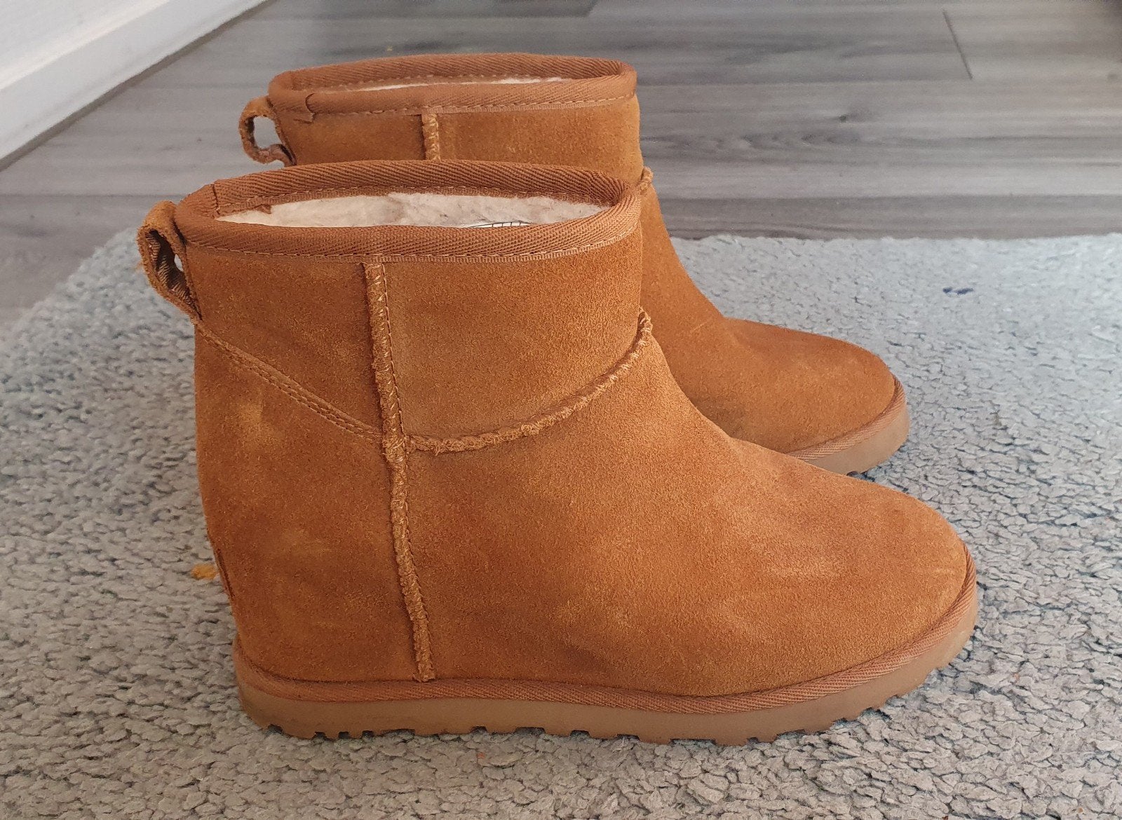 UGG Classic Femme Mini Wedge Boots - Maat 36 - Chestnut, UGG, Bruin, Lage of Enkellaarzen, Ophalen of Verzenden