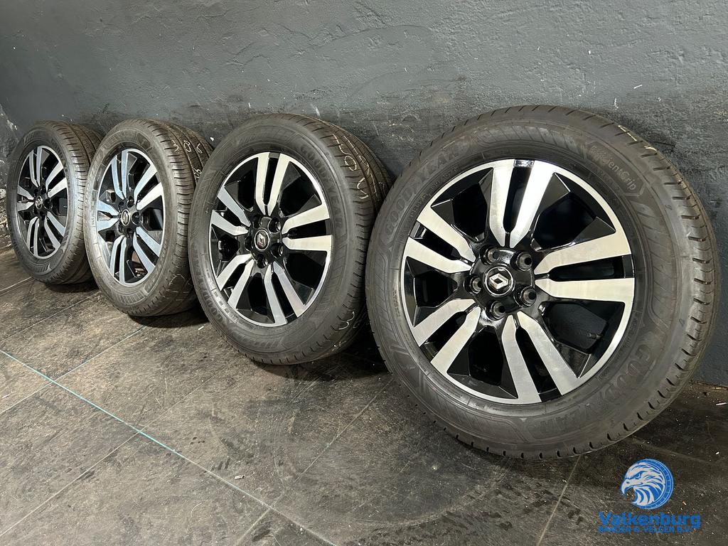 8-9mm! Originele Renault Trafic Facelift 17 inch zwarte velg, -, -, Banden en Velgen, 17 inch