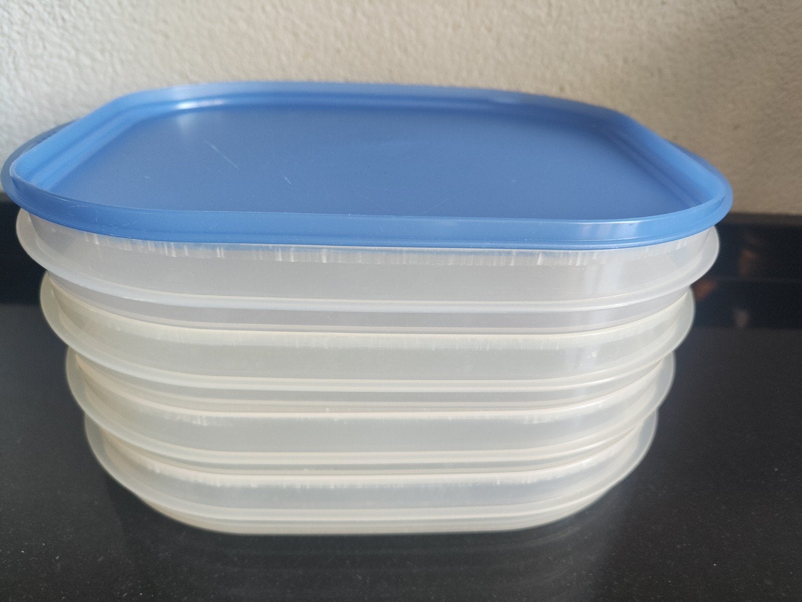 4 tupperware vleeswaren/ hapjes schaaltjes Blauwe deksel, Ophalen of Verzenden, Gebruikt, Schaal