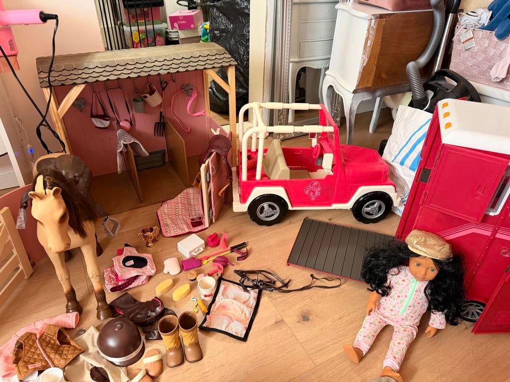 Our Generation set met jeep, trailer, stal en pop en paard, Kinderen en Baby's, Speelgoed | Overig, Zo goed als nieuw, Meisje