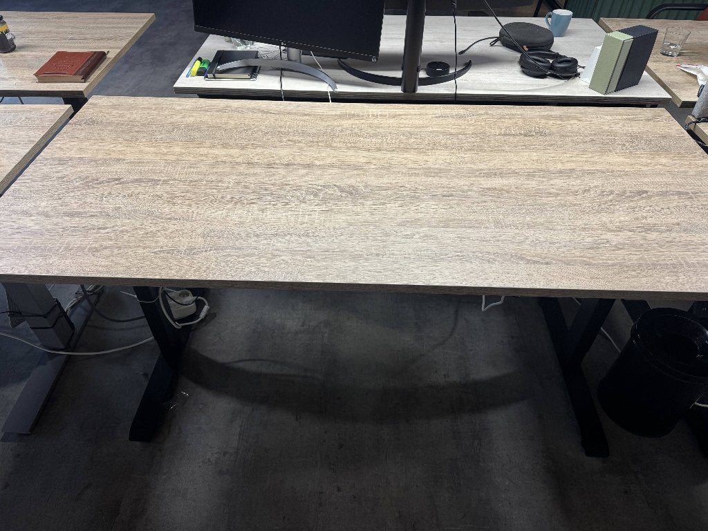 Elektrisch zit-sta bureau Fuse, Ophalen, Zit-sta bureau, Hout, 180 cm