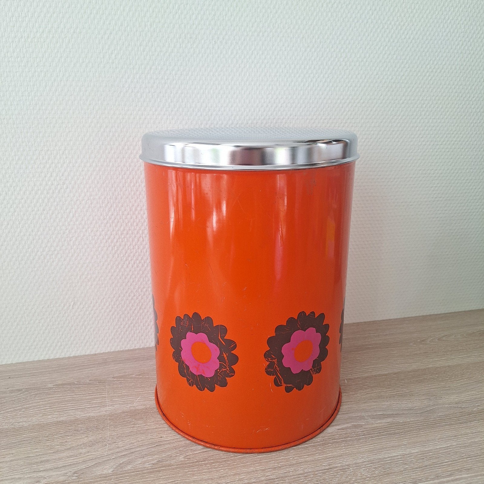 Grote vintage oranje voorraadbus Brabantia blik Patrice, Ophalen of Verzenden, Gebruikt, Oranje, Metaal