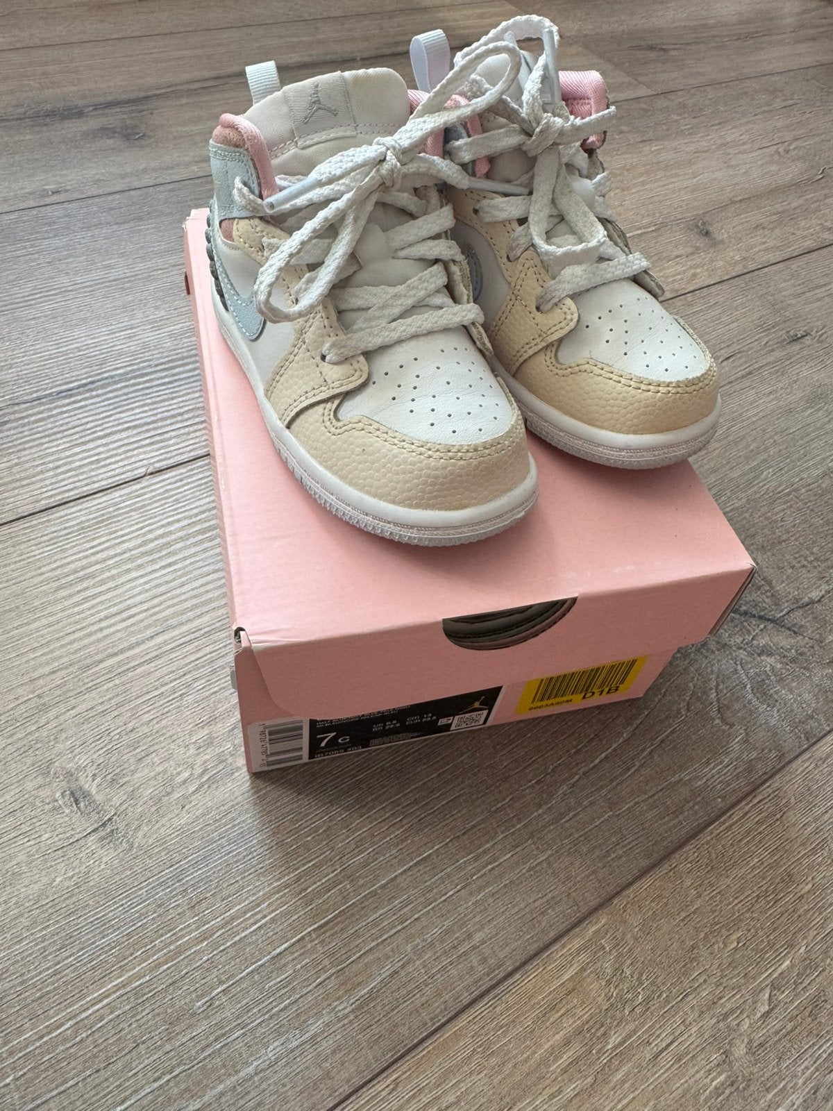 Nike air Jordan limited edition, Kinderen en Baby's, Kinderkleding | Schoenen en Sokken, Jongen of Meisje, Schoenen, Ophalen of Verzenden