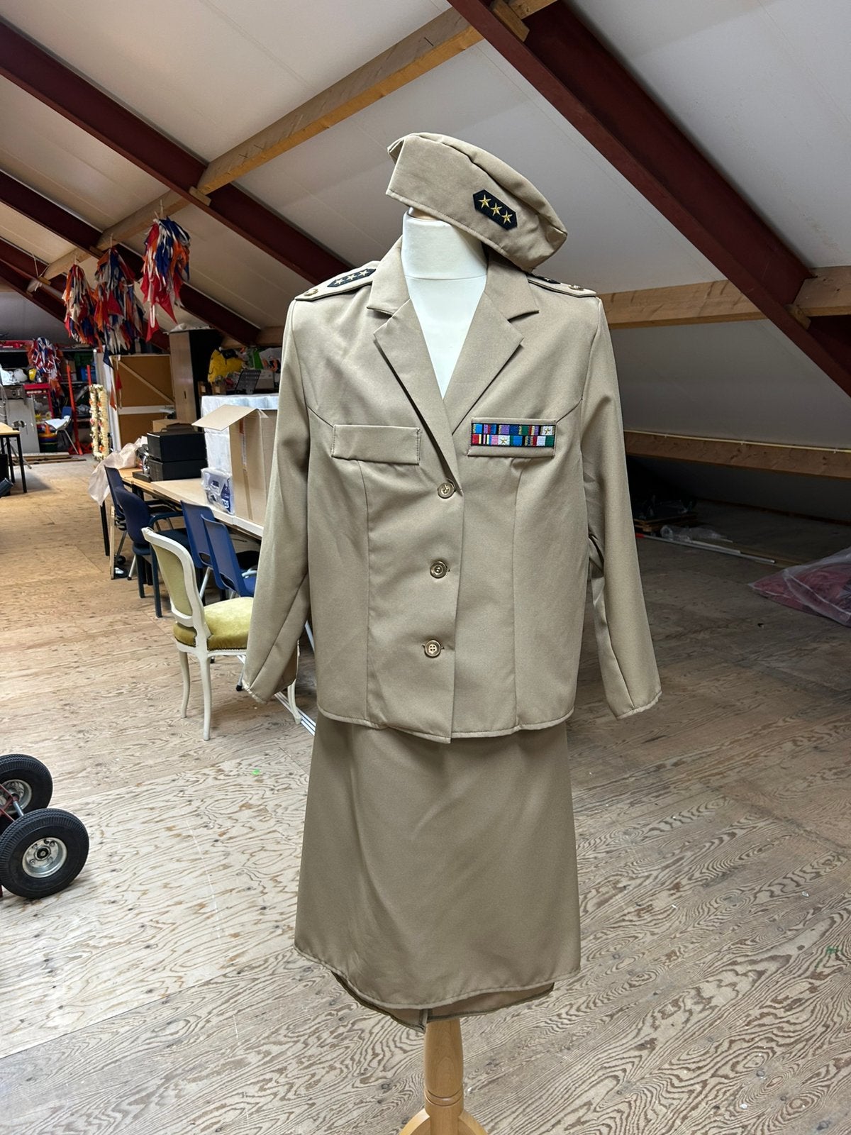 2x dames en 2x herenpak, Ophalen of Verzenden, Landmacht, Nederland, Kleding of Schoenen