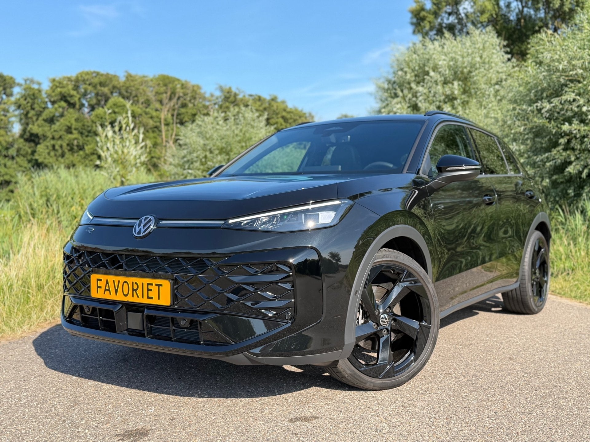 Volkswagen T-Roc 1.5 eTsi R-Line First Edit / Nieuwe BTW Aut, Auto's, 1374 kg, 730 kg, 1498 cc, Zwart