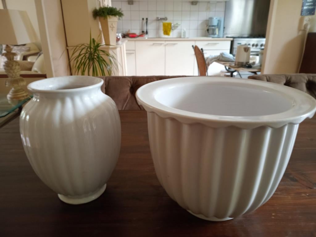 2 witte aardewerken bloempotten, Ophalen, Wit, Aardewerk of Porselein, Minder dan 50 cm