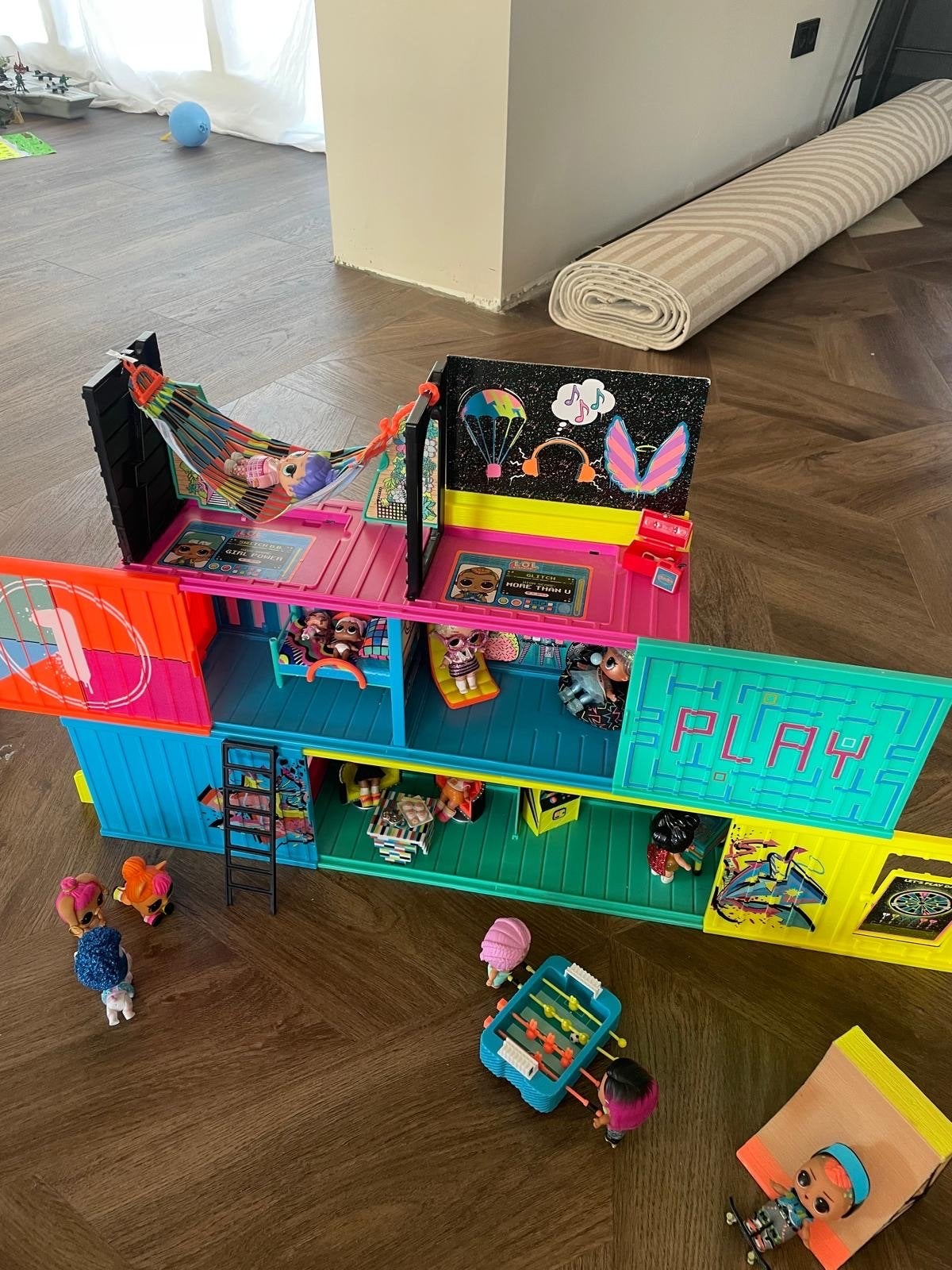 LOL Surprise Poppenhuis met veel poppen en accessoires, Ophalen, Gebruikt, Poppenhuis