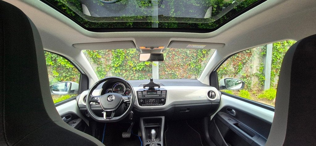 Volkswagen E-Up! Pano | Cam | Stoelverwarming | Cruise, Auto's, Volkswagen, Stof, Up!, 82 pk, 311 min