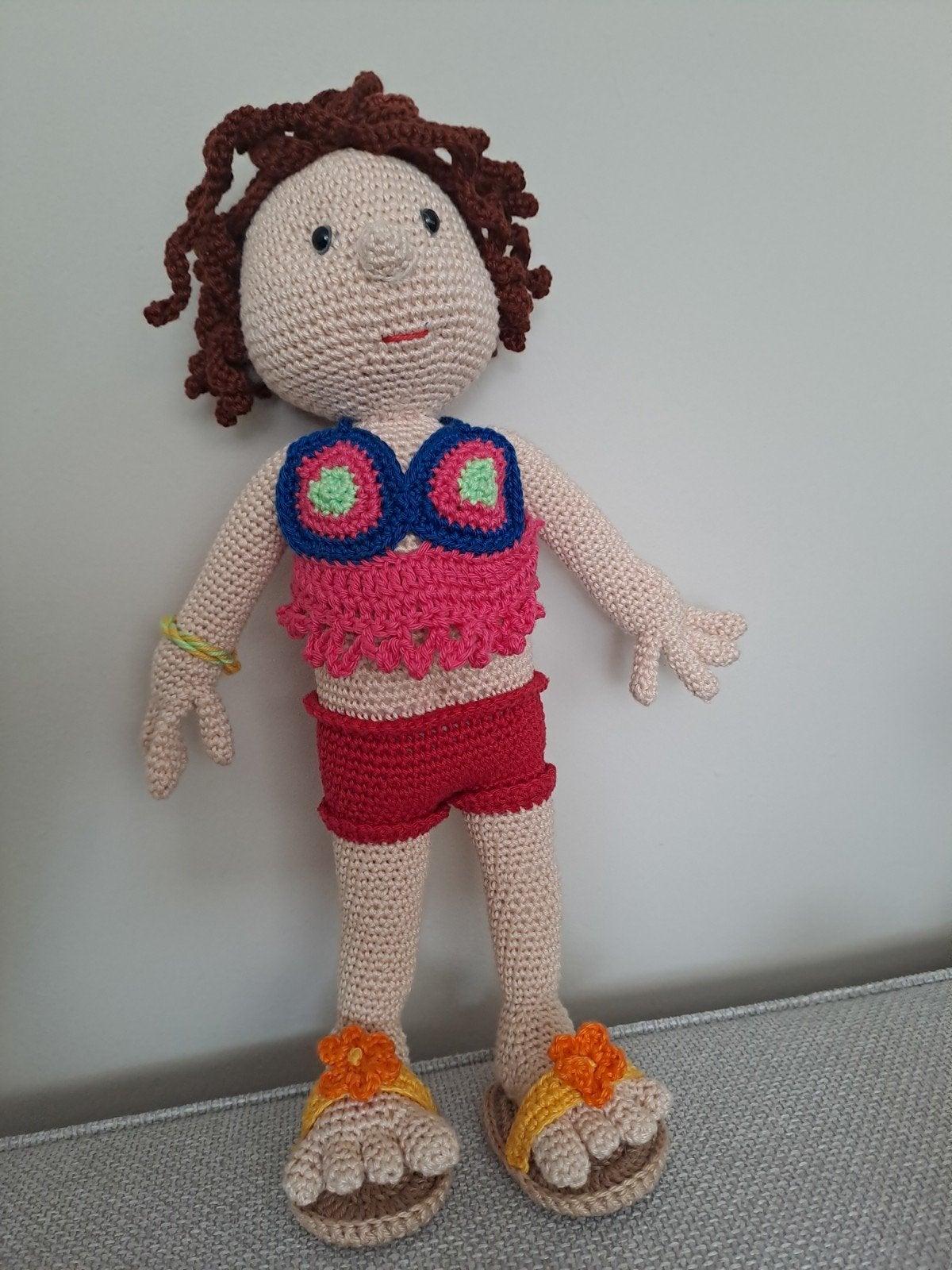 Gehaakte pop met bikini en sandalen, Ophalen of Verzenden, Zo goed als nieuw, Overige typen