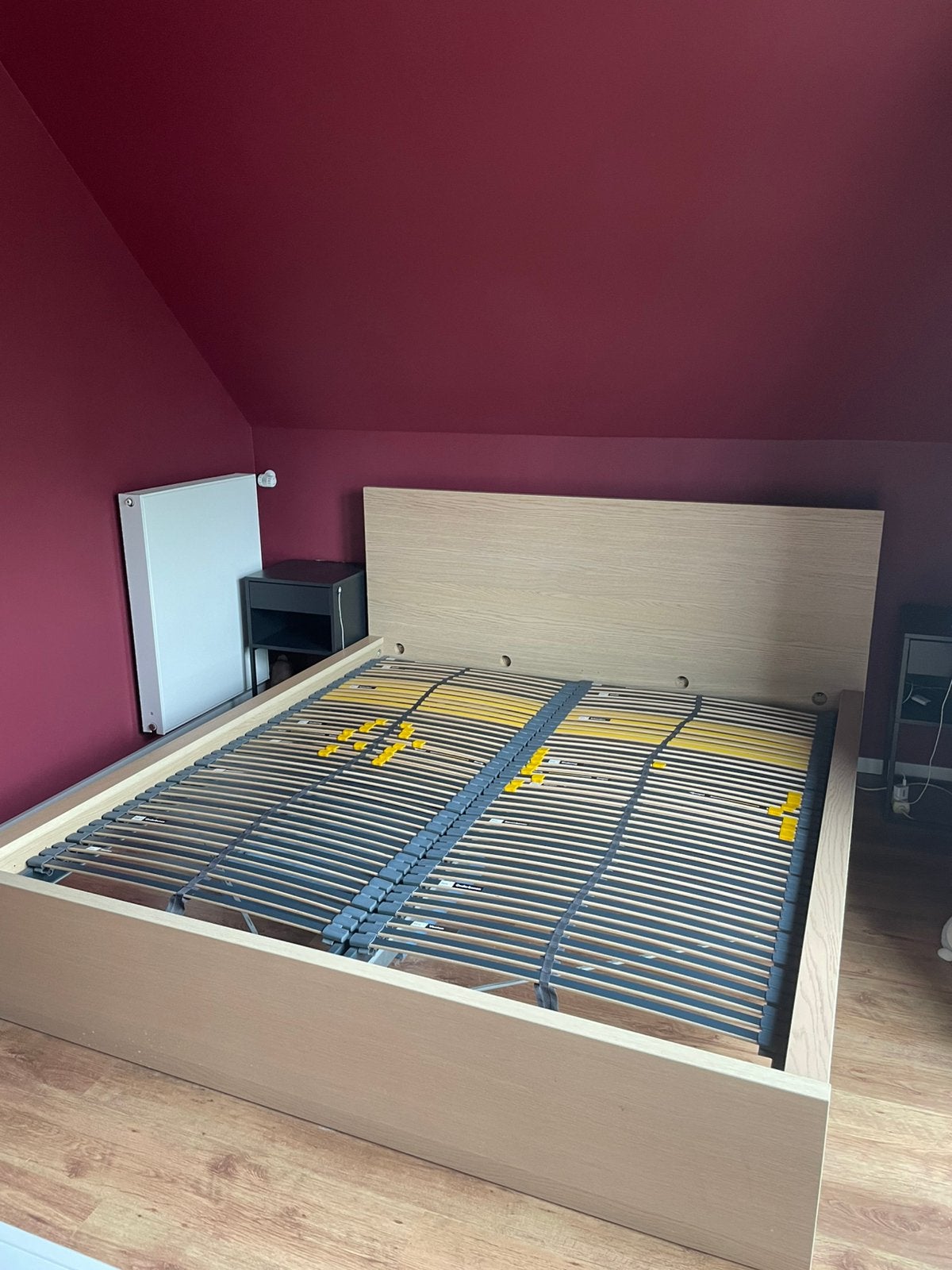 Ikea Malm bed, 180x200 incl lattenbodems, Ophalen, Gebruikt, Beige, Tweepersoons