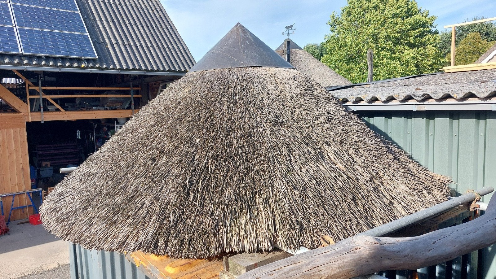 rieten puntdak, Doe-het-zelf en Verbouw, Ophalen, Overige materialen, 10 tot 15 m², Overige kleuren
