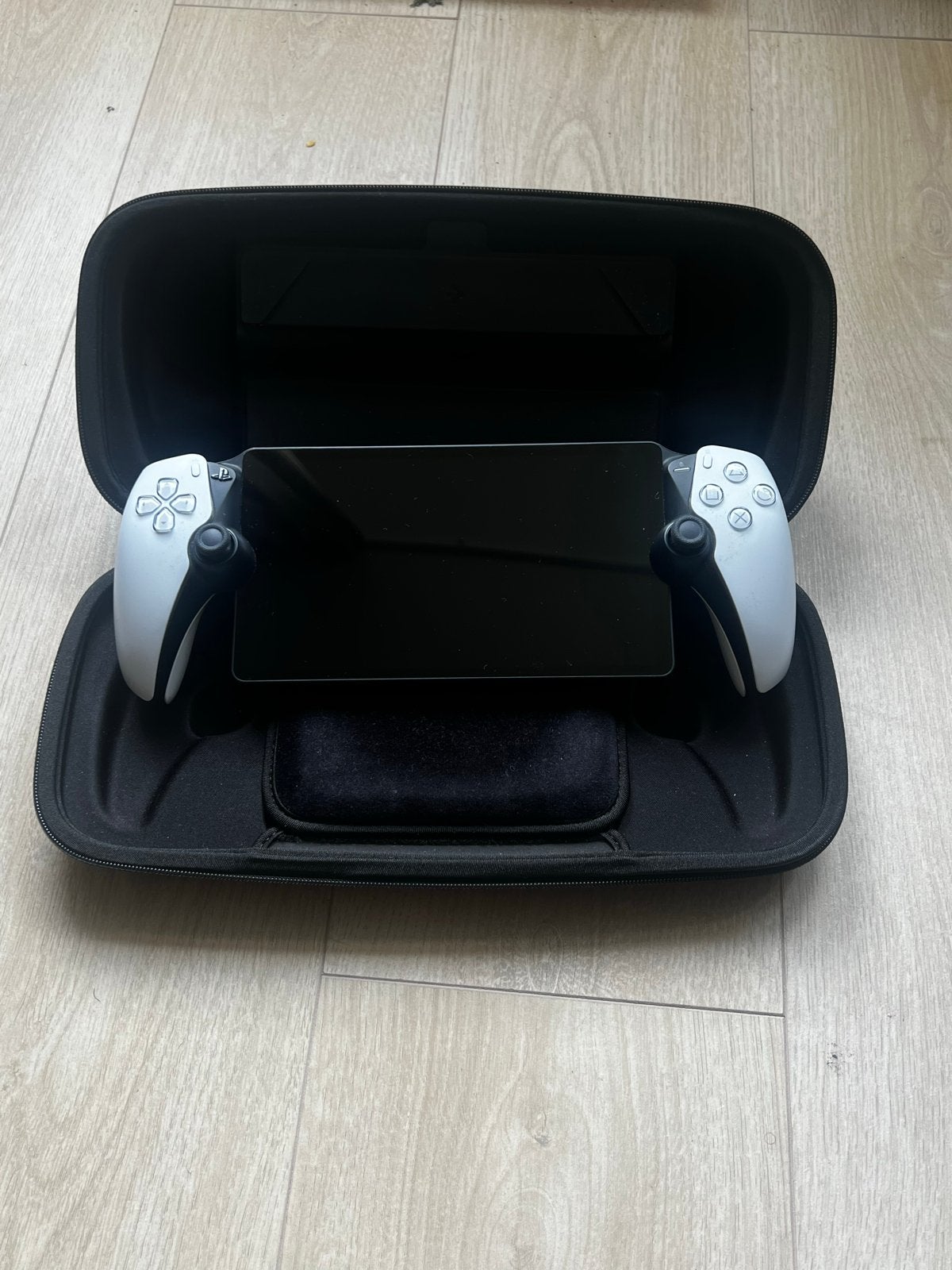 Playstation Portal + gratis case - Zo goed als nieuw