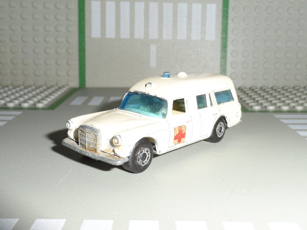 Matchbox Superfast - Mercedes Benz Ambulance - Vintage 1:64, Ophalen of Verzenden, Gebruikt, Auto